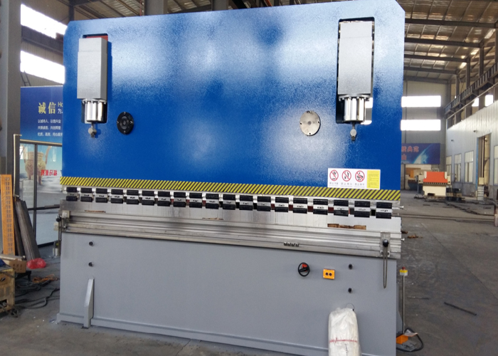 液壓闆(pan)料折彎機200T4000