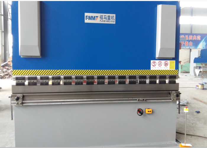 液壓闆料(liao)折彎機100T3200