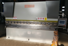 2007 10寸屏數控(kong)系統100T3200