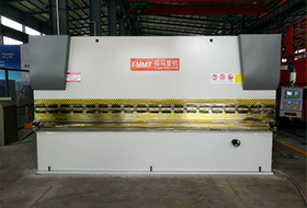 液(yè)壓闆料折彎機(jī)WC67Y-100T/4000