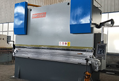 DA52  3+1軸(zhóu)400T4000電液數控折(she)彎機（電動拉(lā)杆工作台）