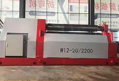 W12-05x2200四輥數控卷(juàn)闆機